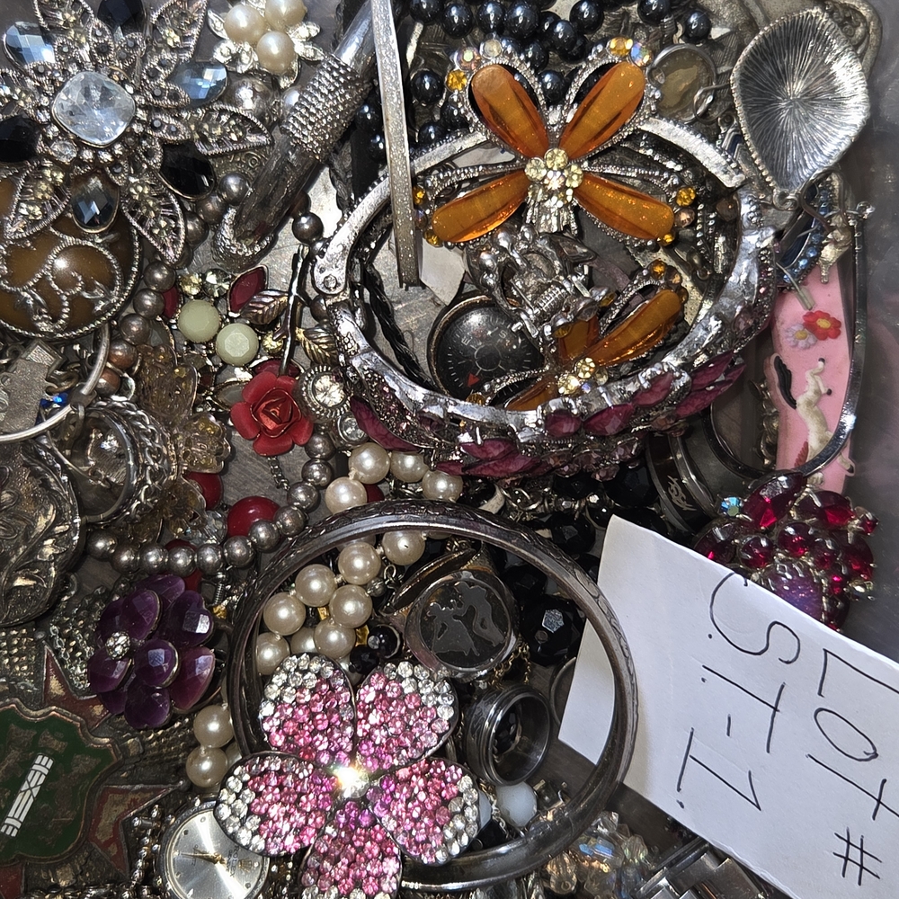 HUGE LOT SILVER TONE JUNK JEWELRY - Picture 7 of 8